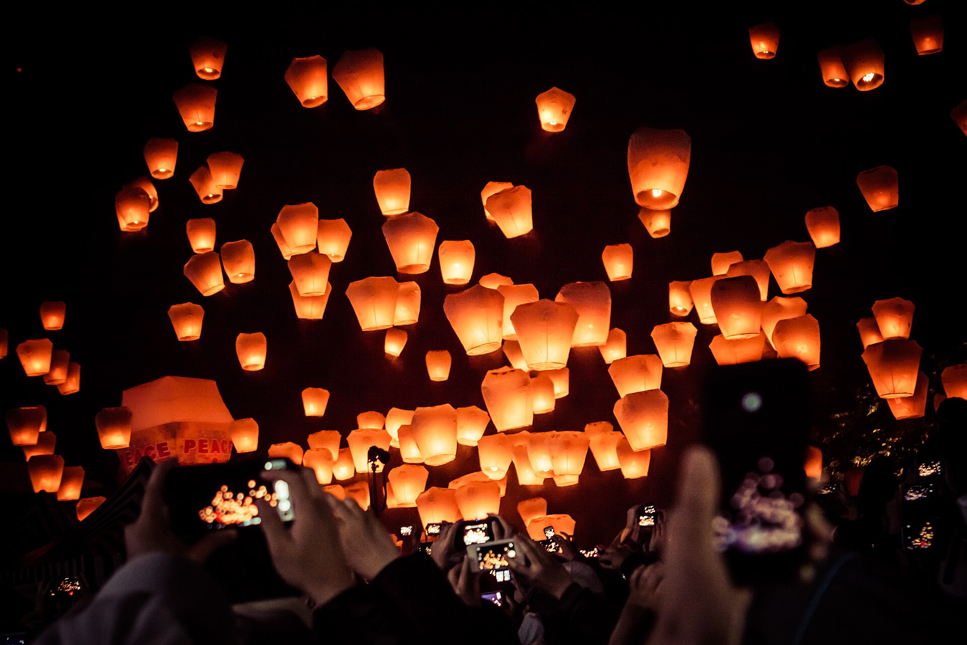 台湾のお祭り総覧：ランタンフェスティバル、媽祖遶境、塩水蜂炮、カウントダウンなど、一年を通じた季節の見どころ