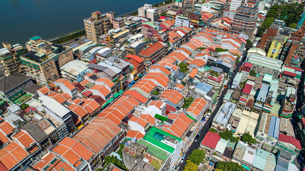 台湾の旧正月旅行ガイド：店舗の営業、交通、風習と注意点（2026年春節）